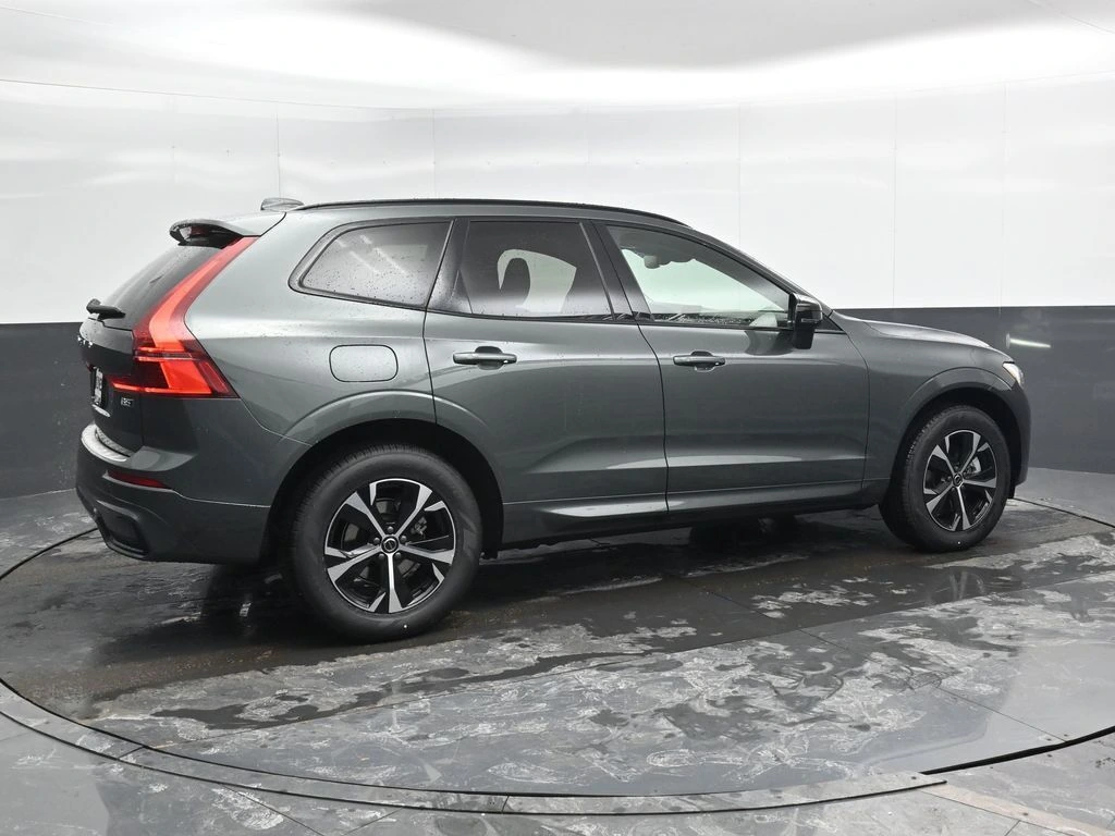 2026 Volvo - image 2
