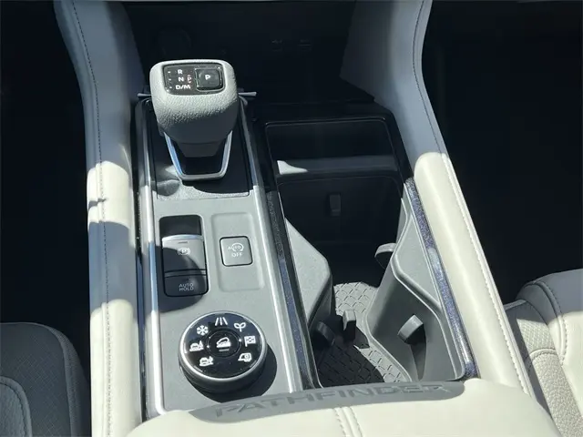 2025 Nissan Pathfinder SL photo 15