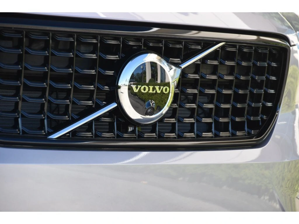 2026 Volvo - image 11