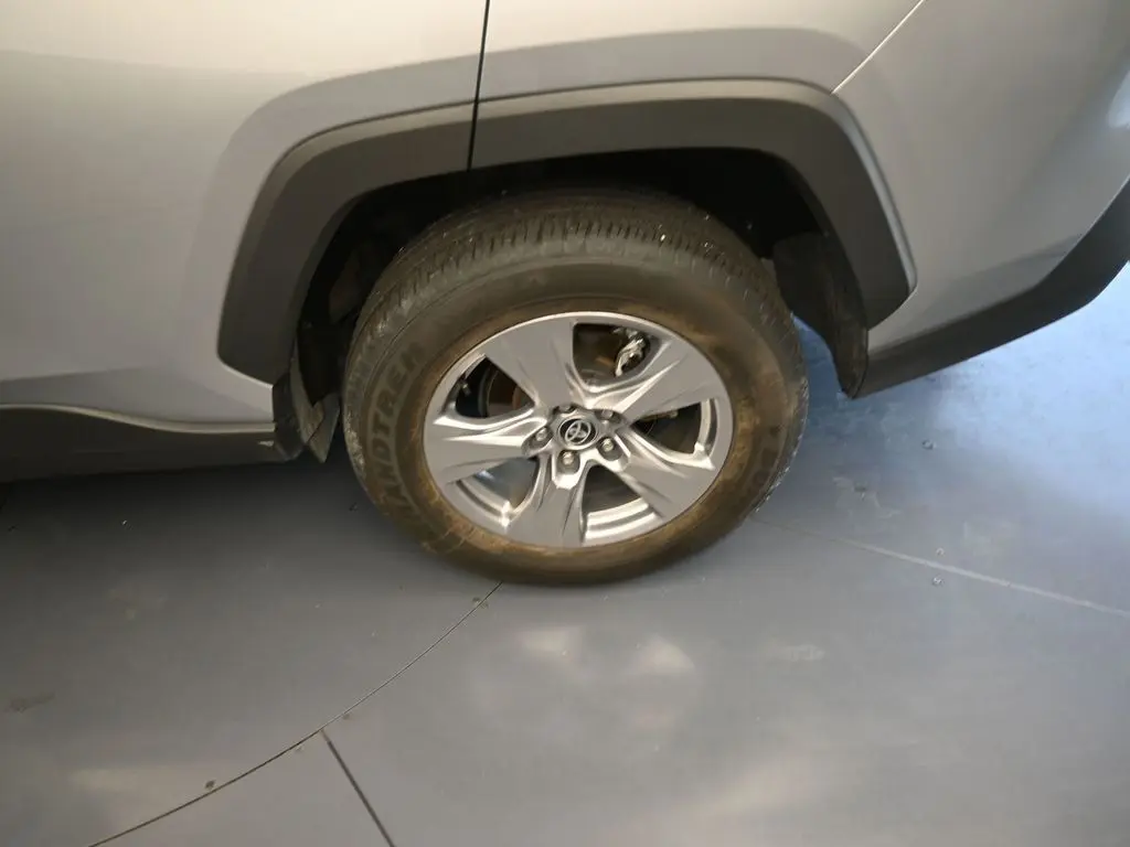 2024 Toyota RAV4 XLE photo 8