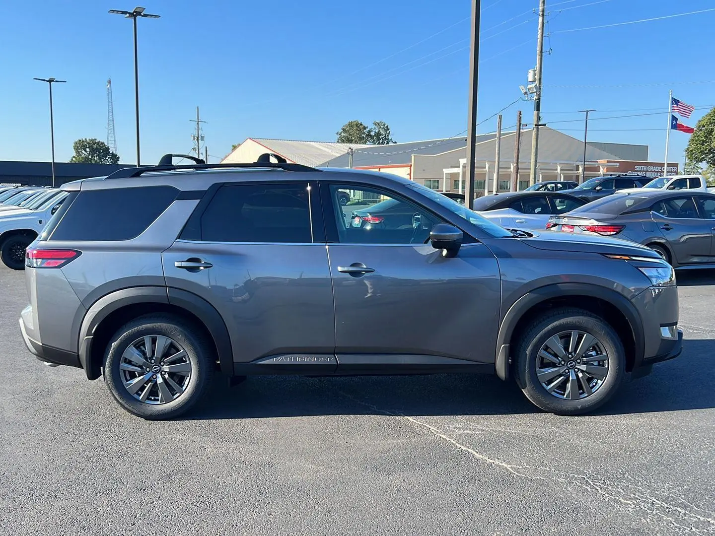2025 Nissan Pathfinder SV photo 3