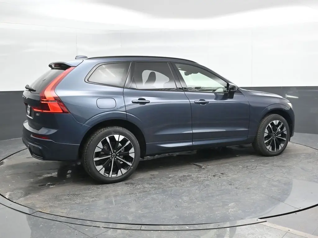 2026 Volvo - image 2
