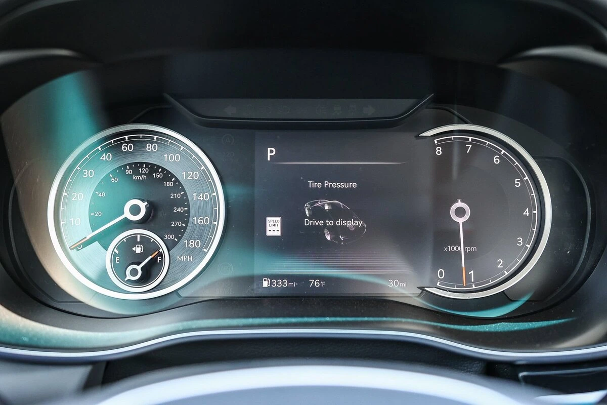 2026 GENESIS G70 Standard - Photo 24