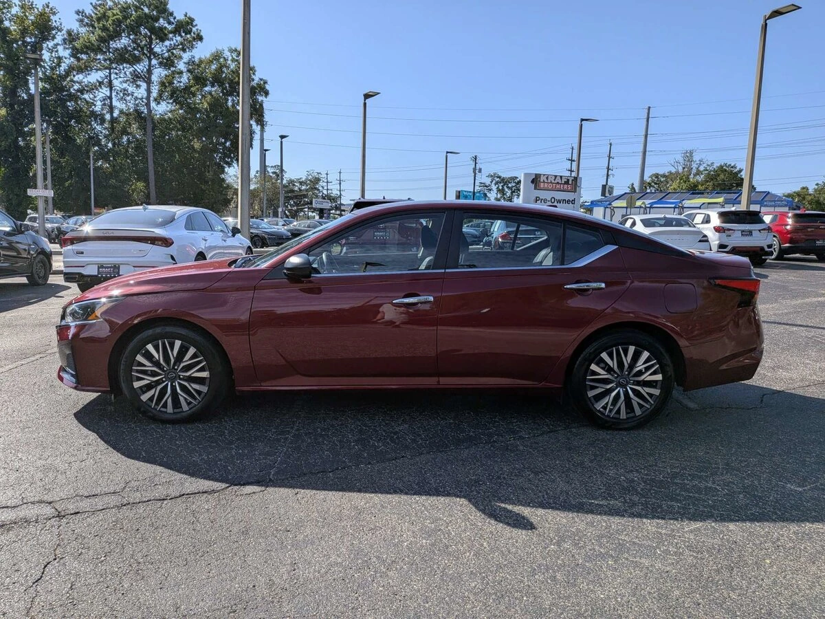2025 Nissan Altima SV - Photo 7