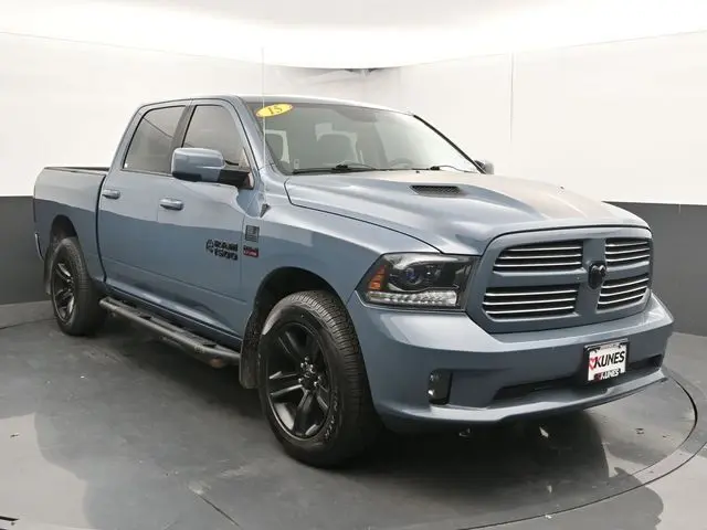 2015 Ram 1500 Sport photo 2