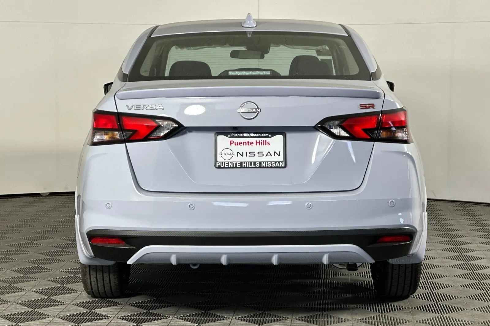 2025 Nissan Versa 1.6 SR photo 4