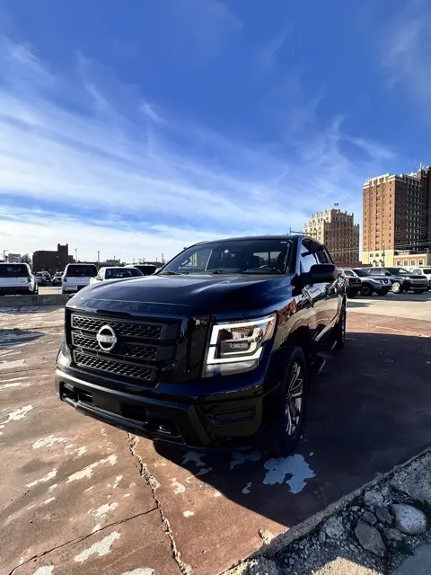 2024 Nissan Titan SV's photo