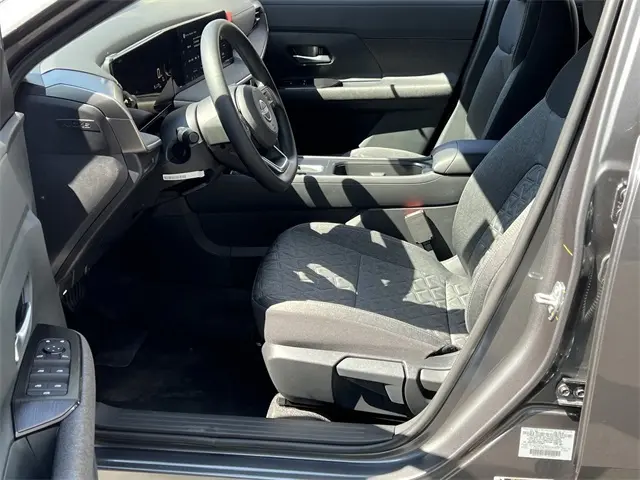 2026 Nissan Kicks SV photo 17