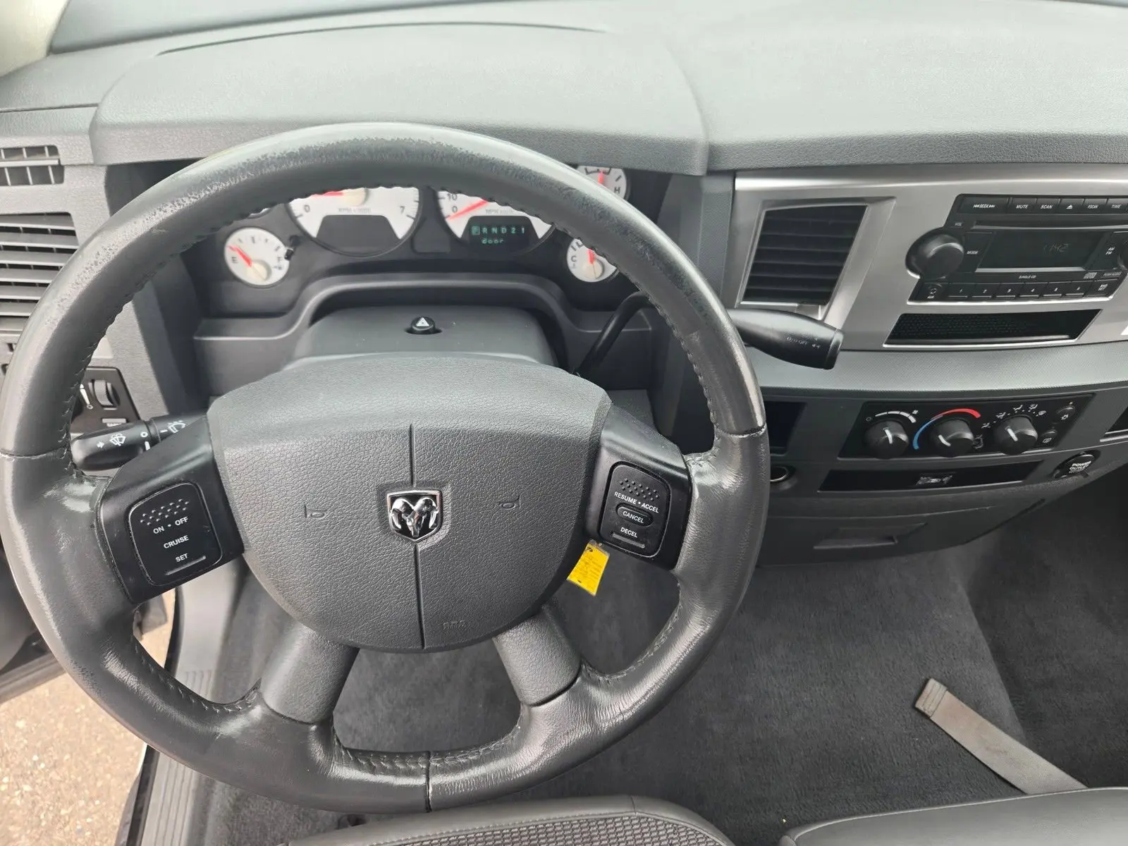 2008 Dodge Ram SLT photo 25