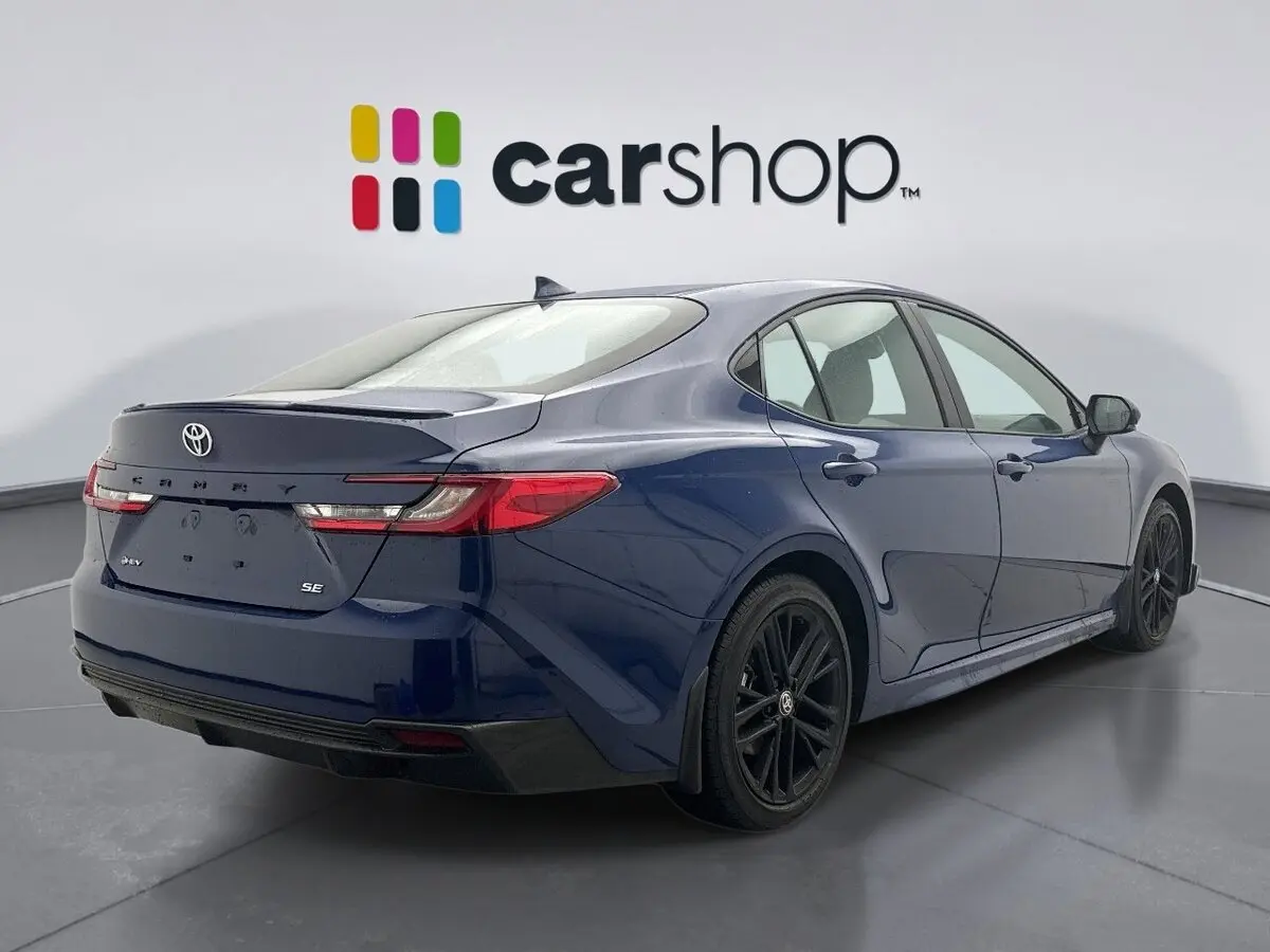 2025 Toyota Camry SE photo 4
