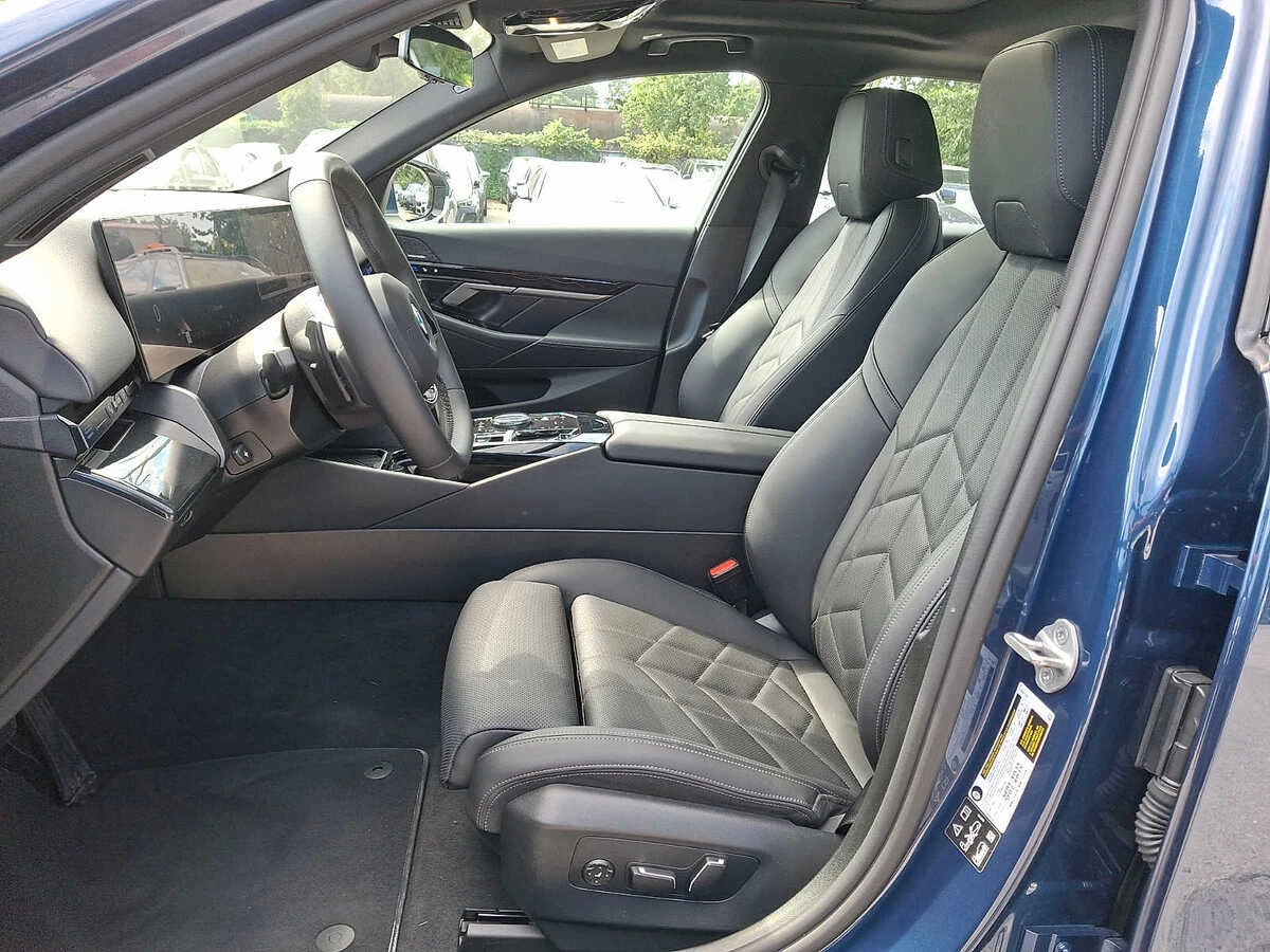 2026 BMW 5 Series 530i - Photo 10