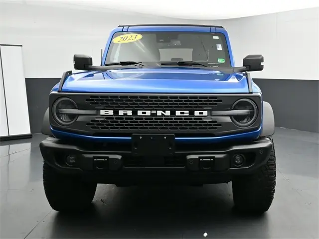 2023 Ford Bronco Badlands photo 2