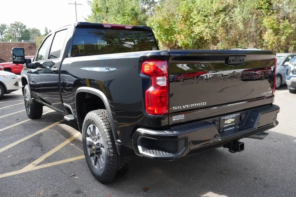 2026 Chevrolet Silverado 2500HD Custom photo 3
