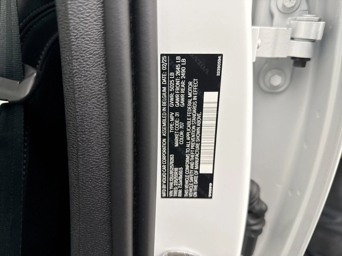 2025 Volvo - image 10