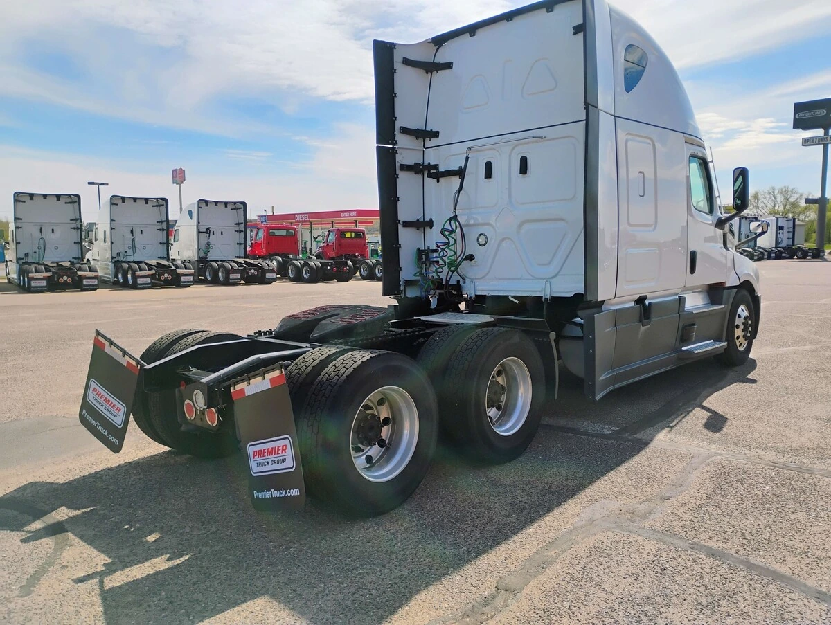 2023 Freightliner Cascadia in Chattanooga, TN — photo 5