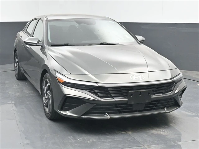 2025 Hyundai Elantra SEL's photo