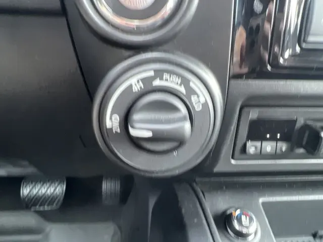 2024 Nissan Titan Crew Cab PRO-4X photo 15