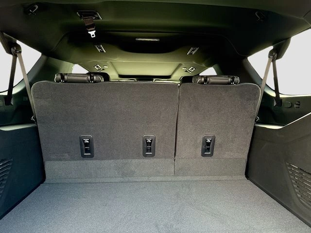 2025 Chevrolet Suburban Premier - Photo 32