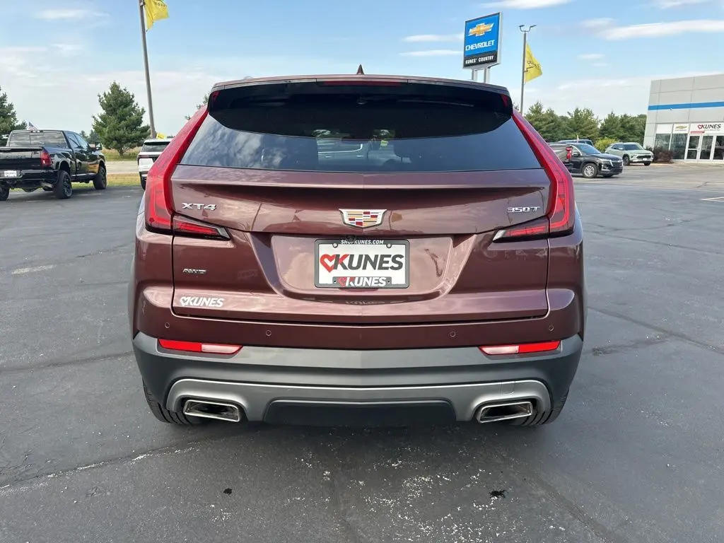 2023 Cadillac XT4 Premium Luxury photo 2