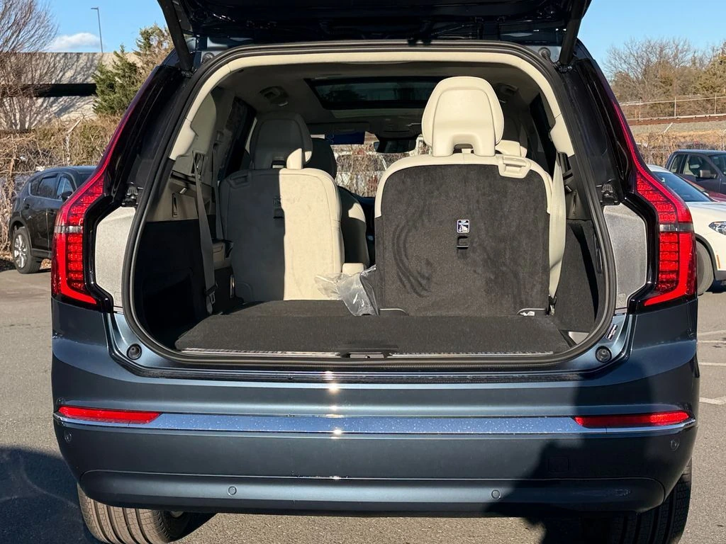 2026 Volvo - image 8