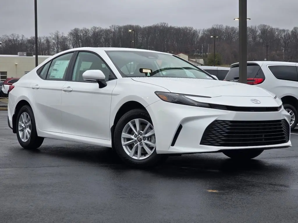 2026 Toyota Camry LE's photo