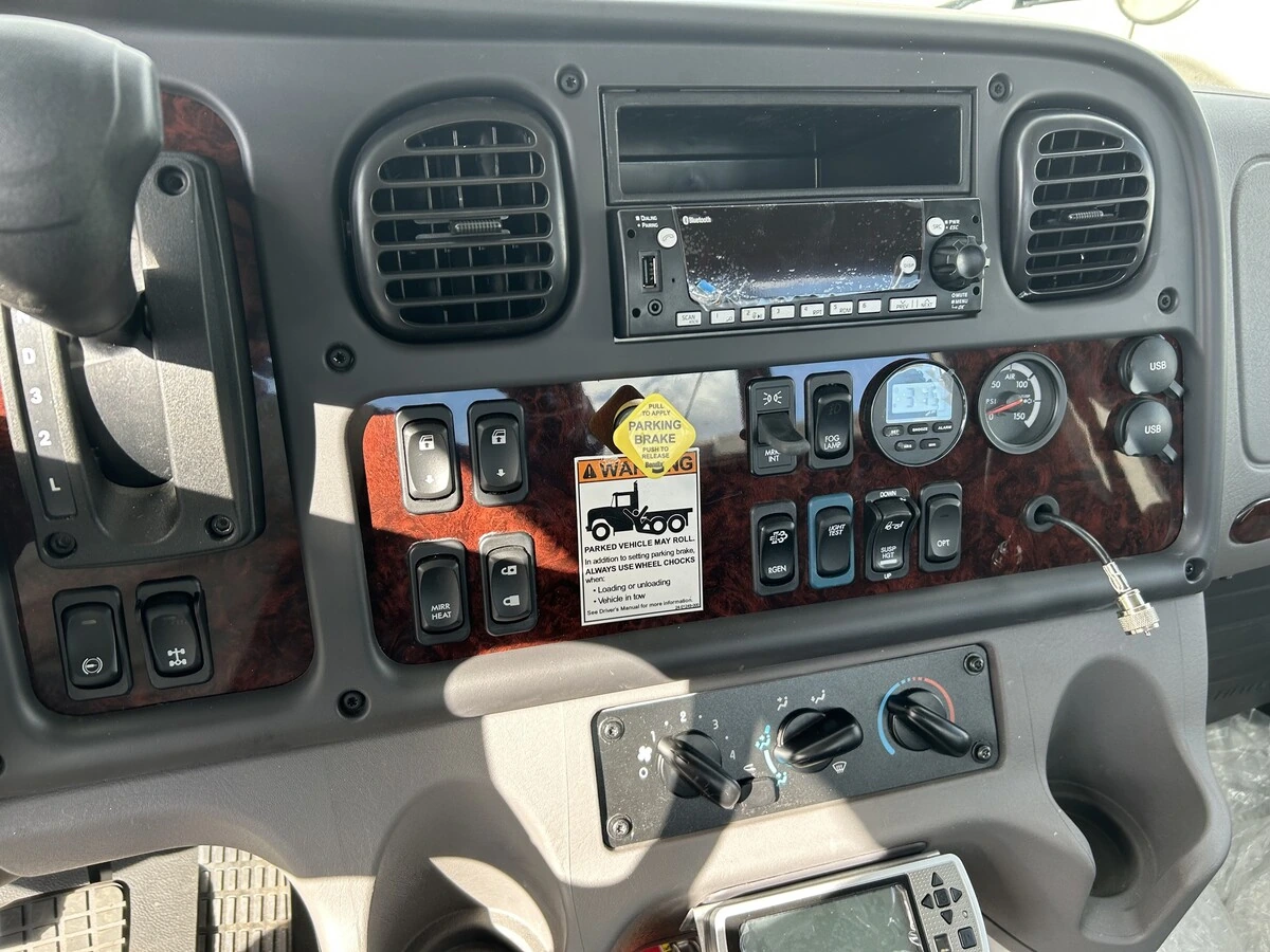 2027 Freightliner M2 106 — photo 7