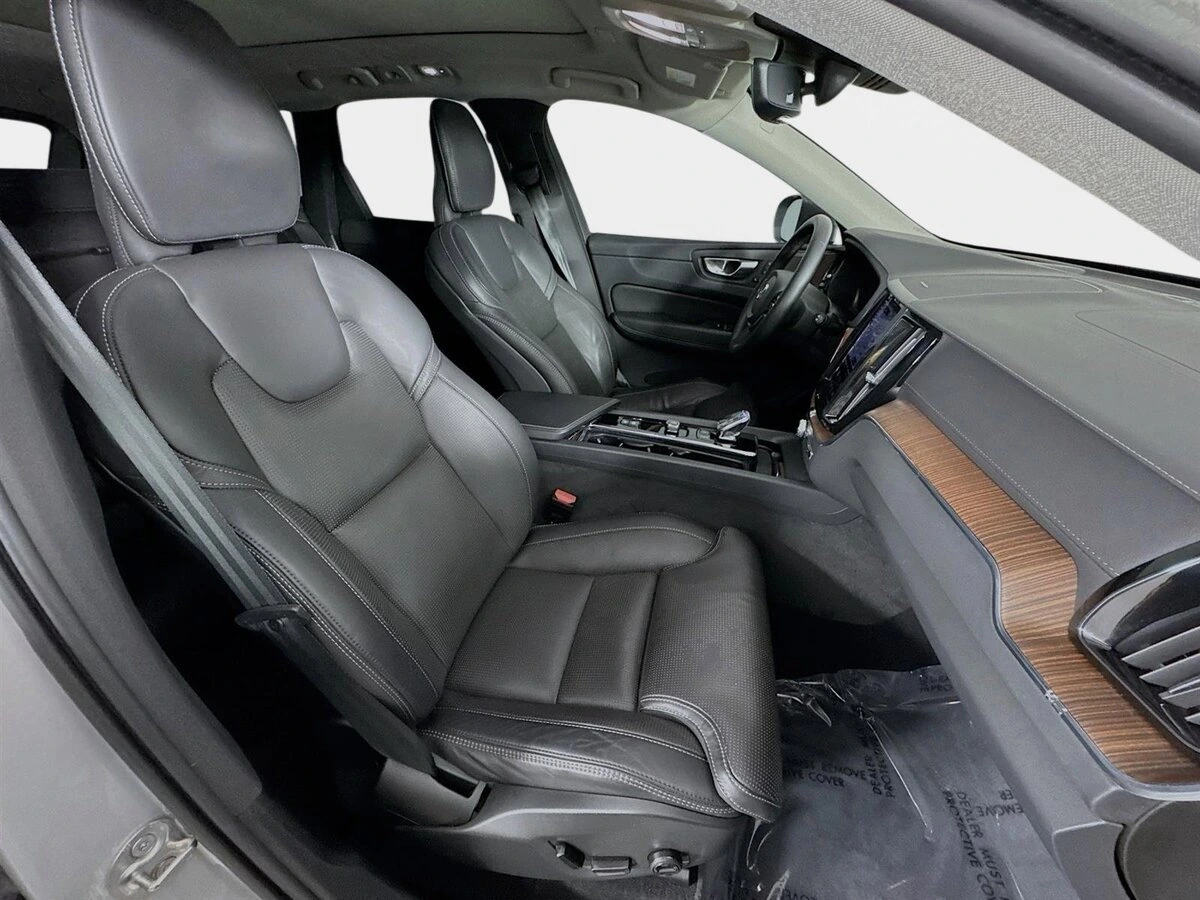 2023 Volvo - image 30