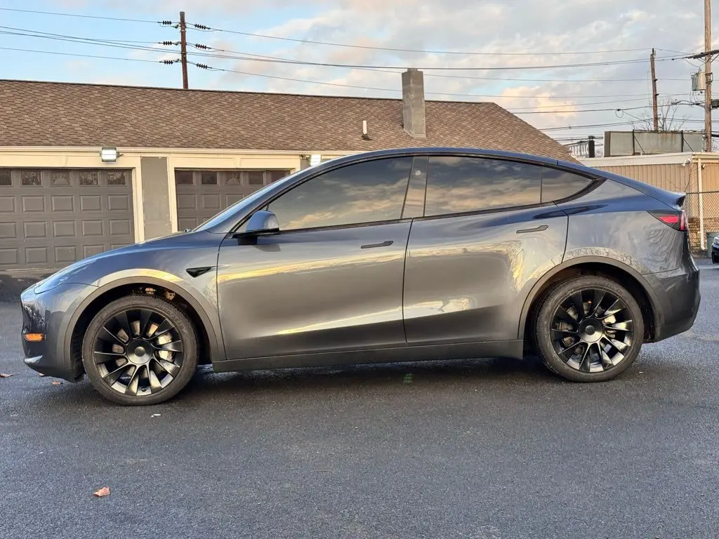 2023 Tesla Model Y Long Range photo 4