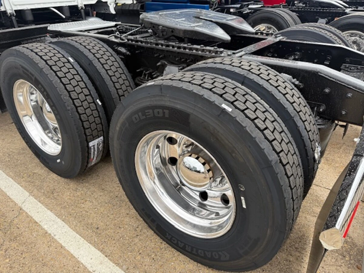 2025 Freightliner Cascadia - image 10