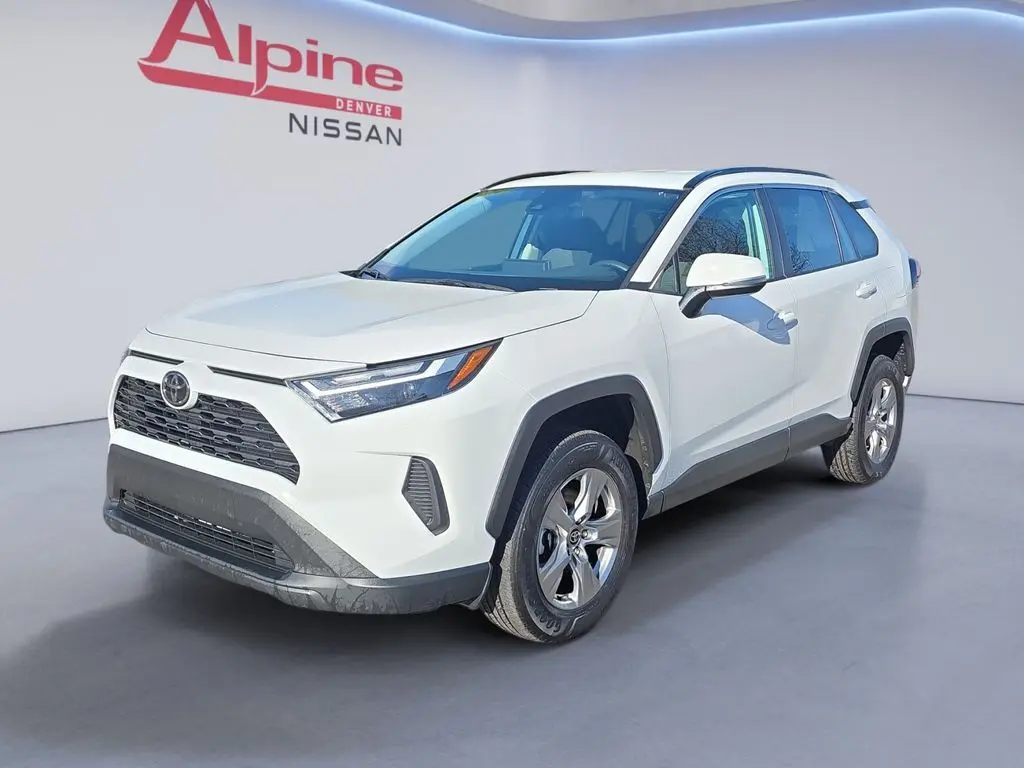 2024 Toyota RAV4 XLE's photo