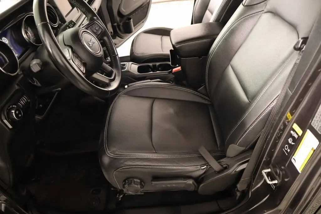 2022 Jeep Gladiator Altitude photo 10