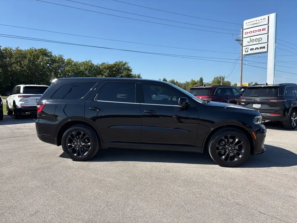 2022 Dodge Durango SXT photo 2
