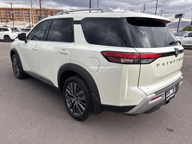 2022 Nissan Pathfinder SL photo 4