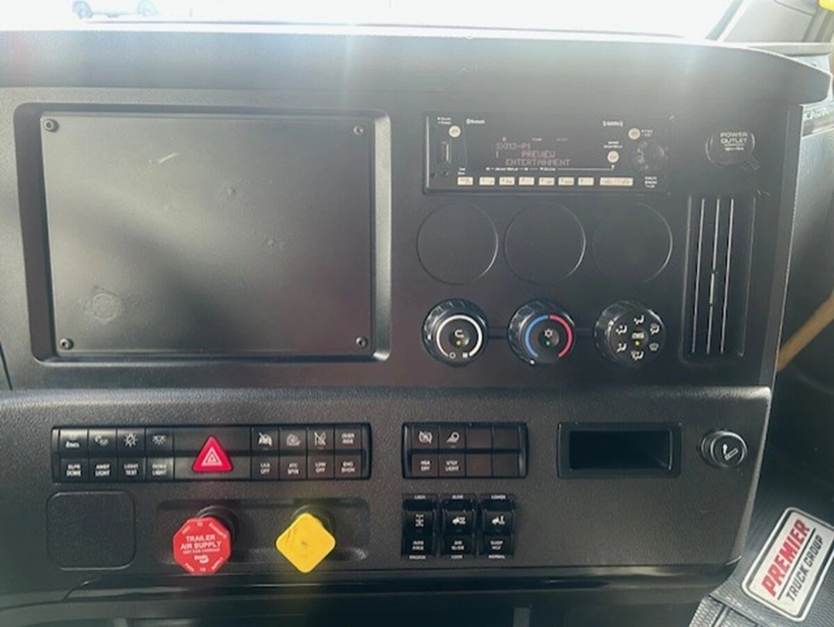 2024 Freightliner Cascadia - image 21