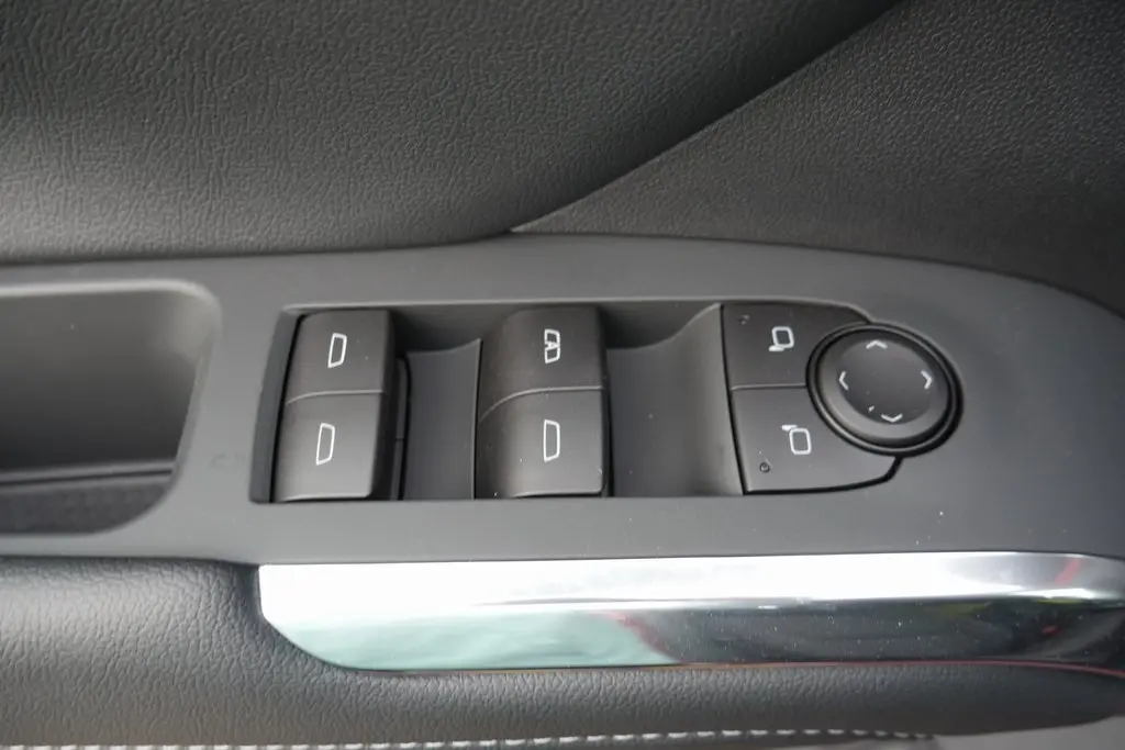 2026 Chevrolet Traverse 2LT photo 24