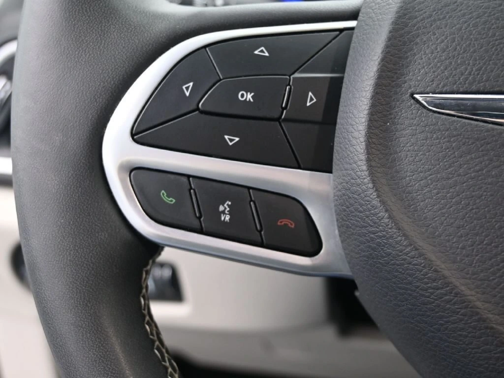 2024 Chrysler Pacifica Touring L - Photo 32