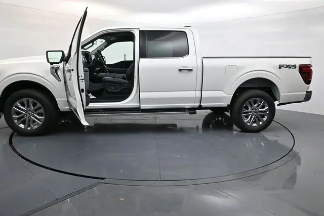 2025 Ford F-150 Lariat photo 4