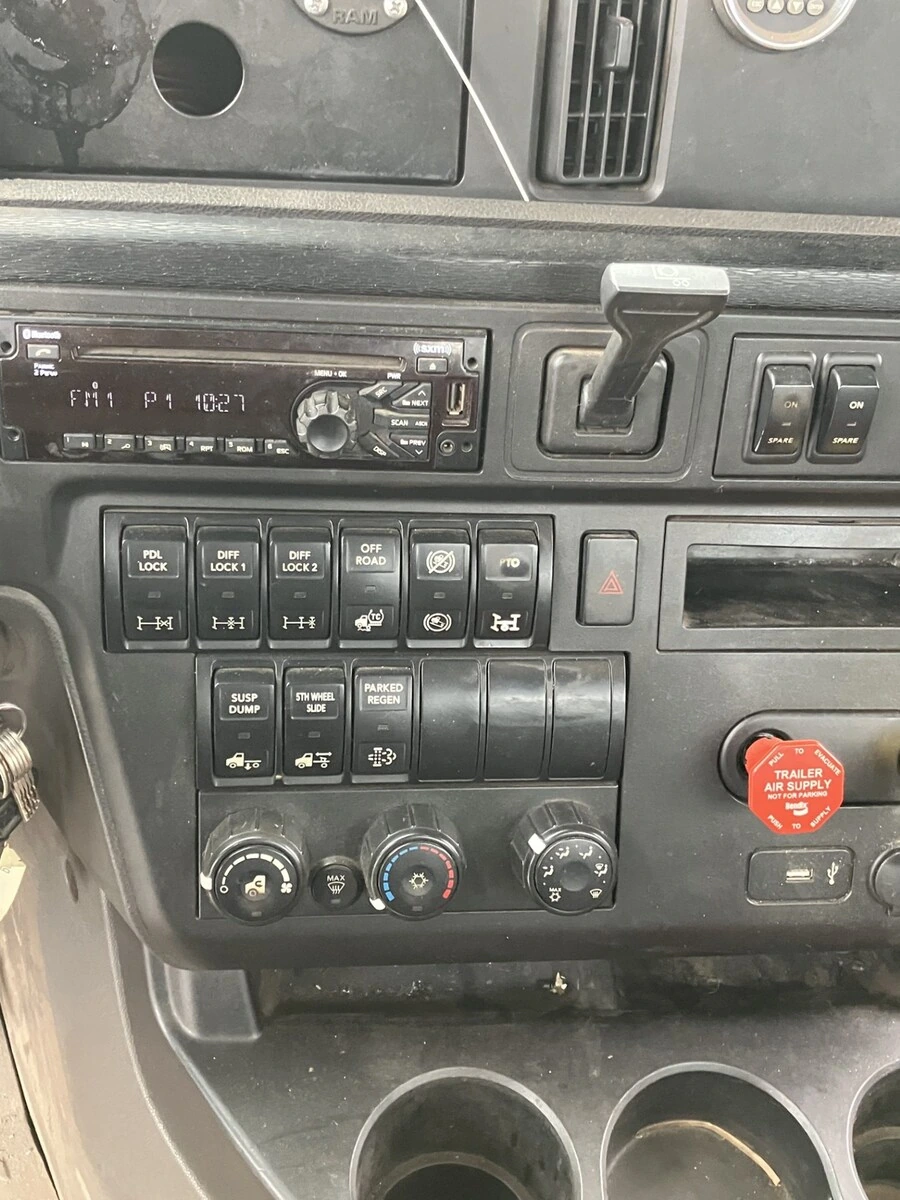 2019 International LT in Scranton, PA — photo 3