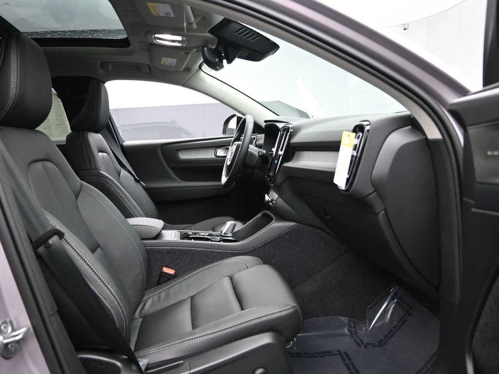 2026 Volvo - image 27