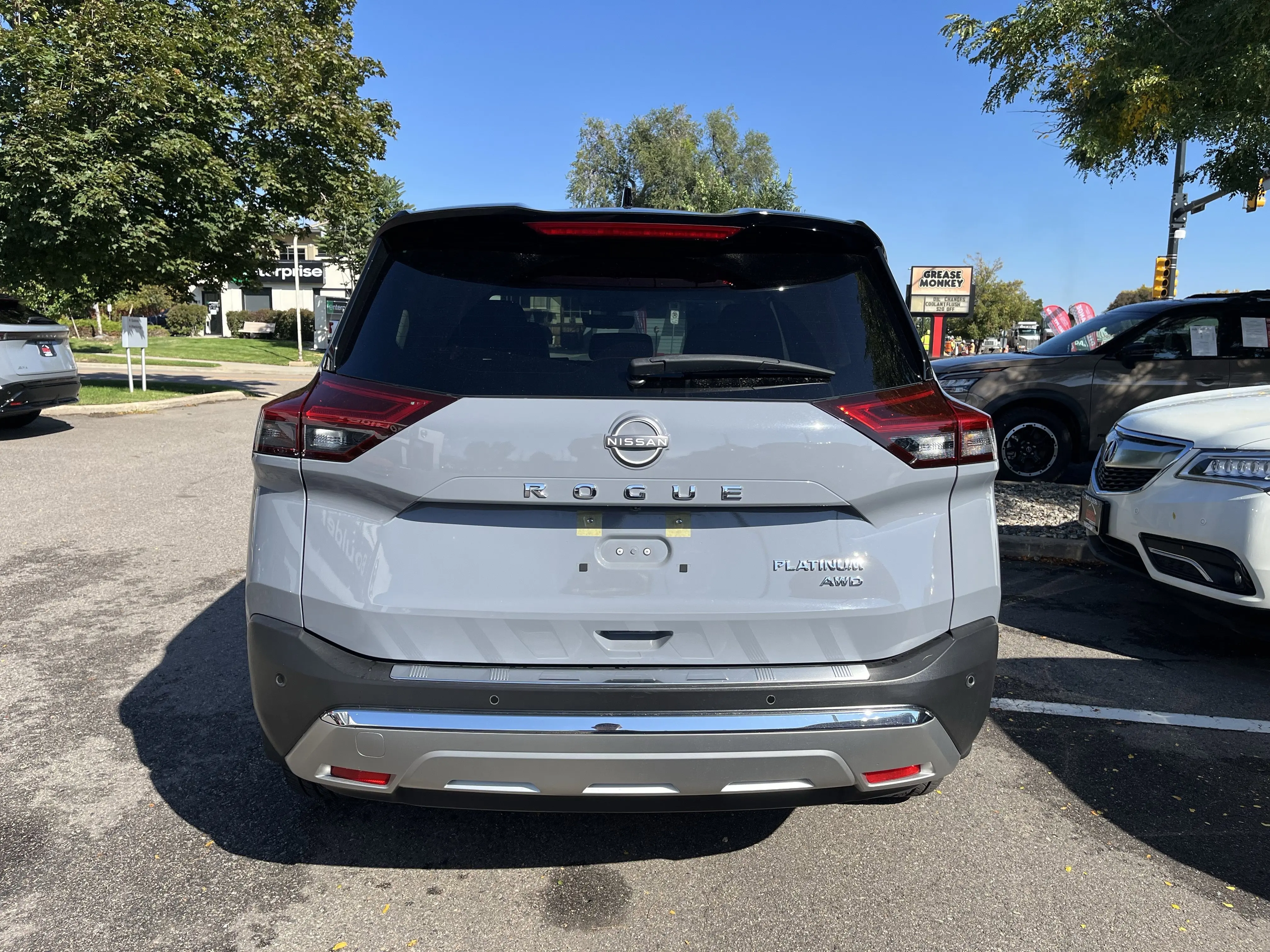 2022 Nissan Rogue Platinum photo 2