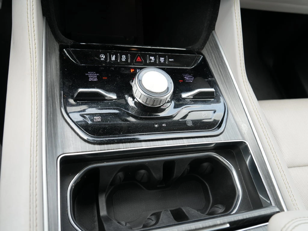 2023 Jeep Wagoneer L Series III - Photo 33