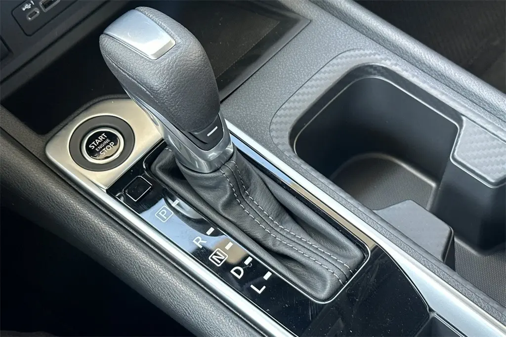 2025 Nissan Sentra SV photo 17