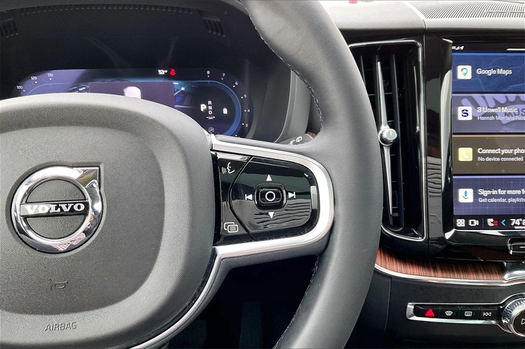 2023 Volvo - image 11