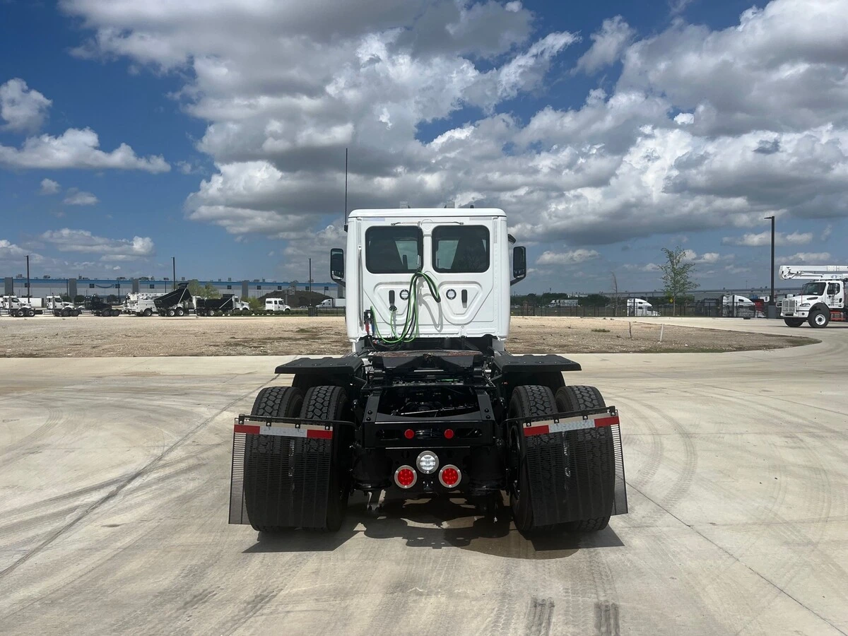 2027 Freightliner Cascadia - image 6