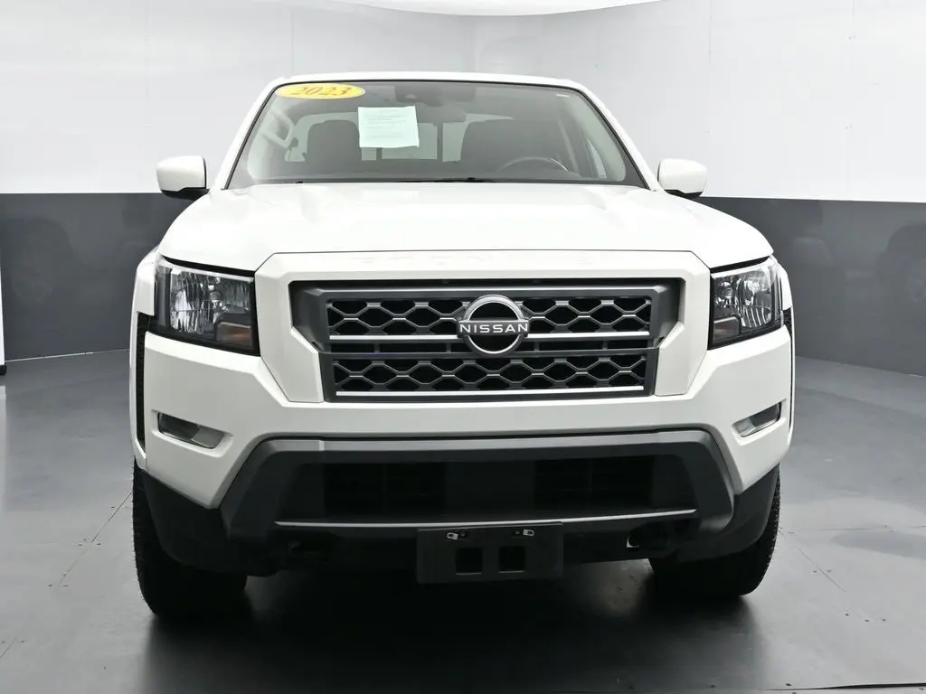 2023 Nissan Frontier Crew Cab SV photo 2