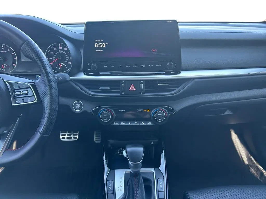 2023 Kia Forte GT photo 12