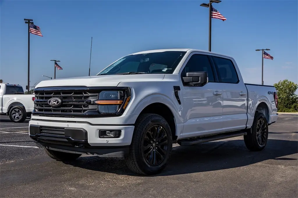 2025 Ford F-150 XLT photo 4