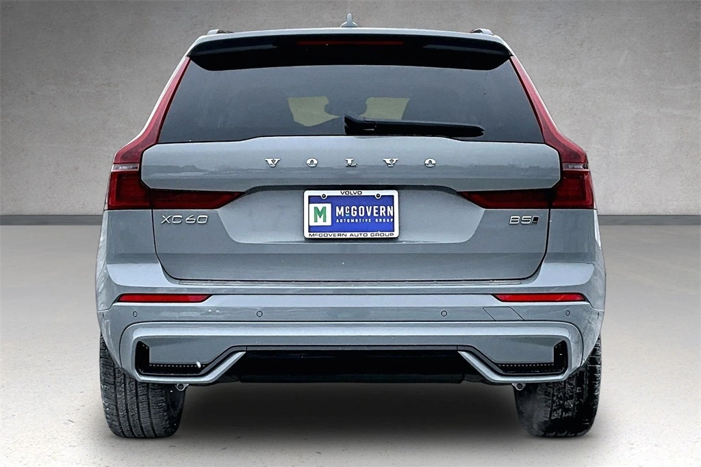 2026 Volvo - image 4