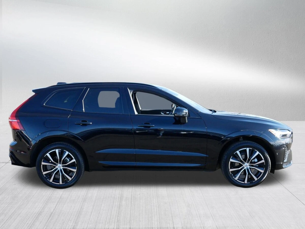 2025 Volvo - image 8