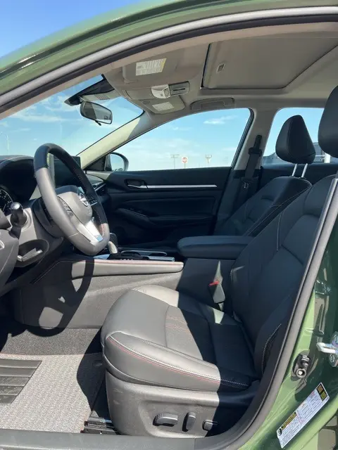2025 Nissan Altima 2.5 SR photo 9